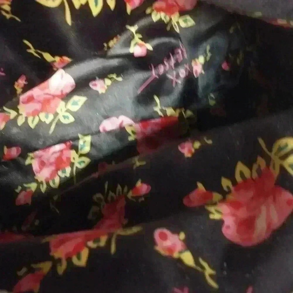 BETSEY JOHNSON White & Pink Heart Quilted Cosmetic / Wristlet Purse. - Picture 4 of 8